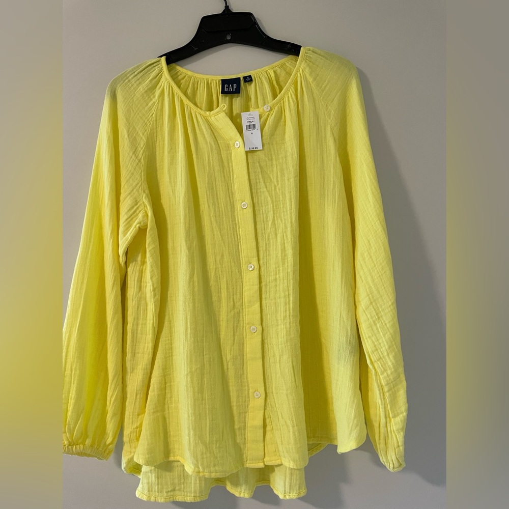 Ladies Gap Top size S. NWT